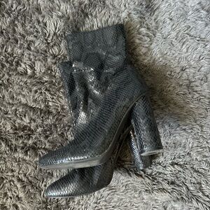 Fashion Nova Black Snake-Texture Pointed Toe Block Heel Boots - 7.5